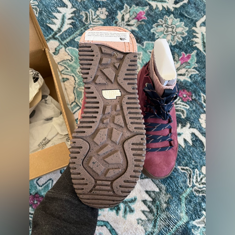 The North Face NEW Women's Back-To-Berkeley III Sport Waterproof Boots Size 7 - Picture 2 of 4